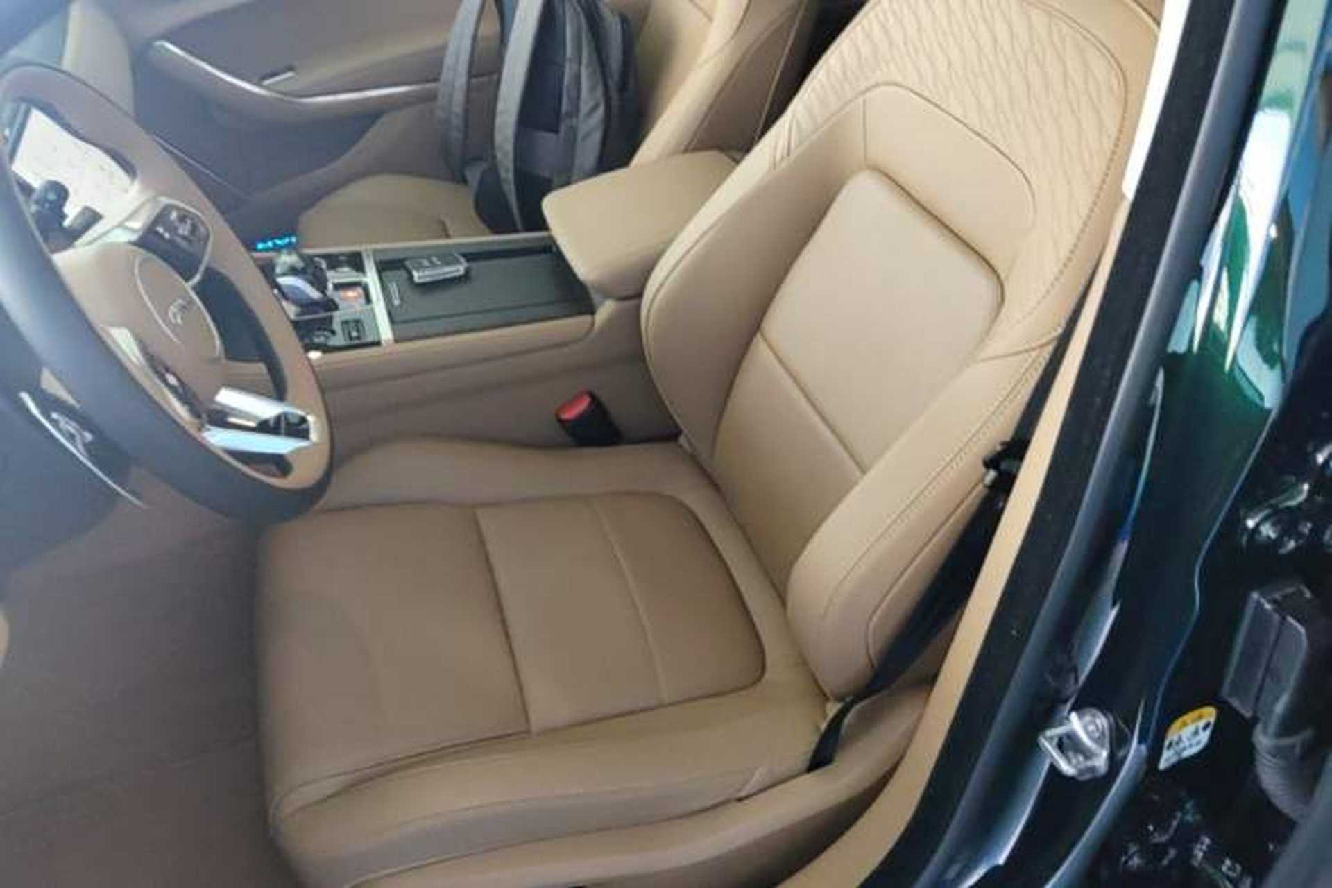 Used Jaguar XFL 2025 Model—2.0T P250, Two-Wheel Drive, Premium Luxury Edition Left Front Seat