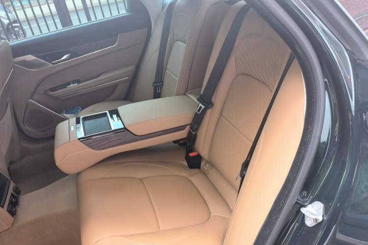 Used Jaguar XFL 2025 Model—2.0T P250, Two-Wheel Drive, Premium Luxury Edition Left Rear Seat