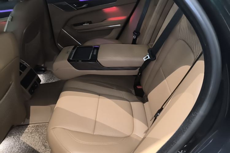 Used Jaguar XFL 2025 Model—2.0T P250, Two-Wheel Drive, Premium Luxury Edition Left Rear Seat
