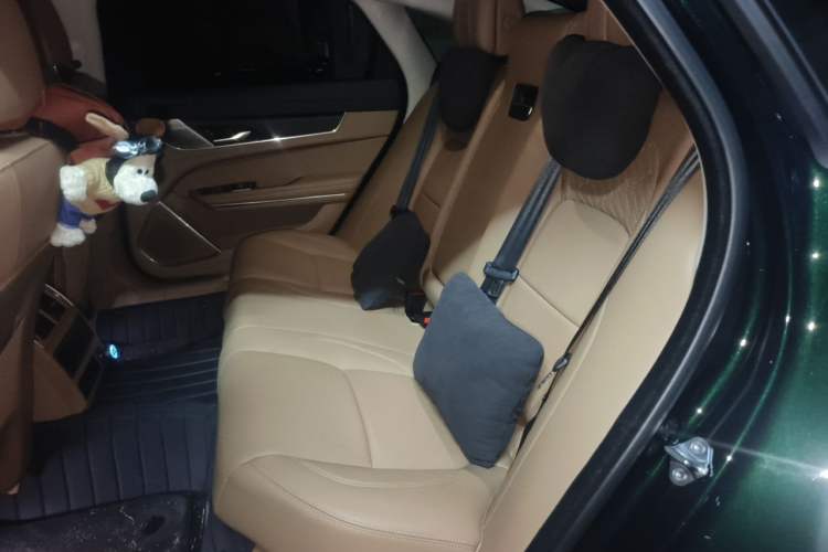 Used Jaguar XFL 2025 Model—2.0T P250, Two-Wheel Drive, Premium Luxury Edition Left Rear Seat