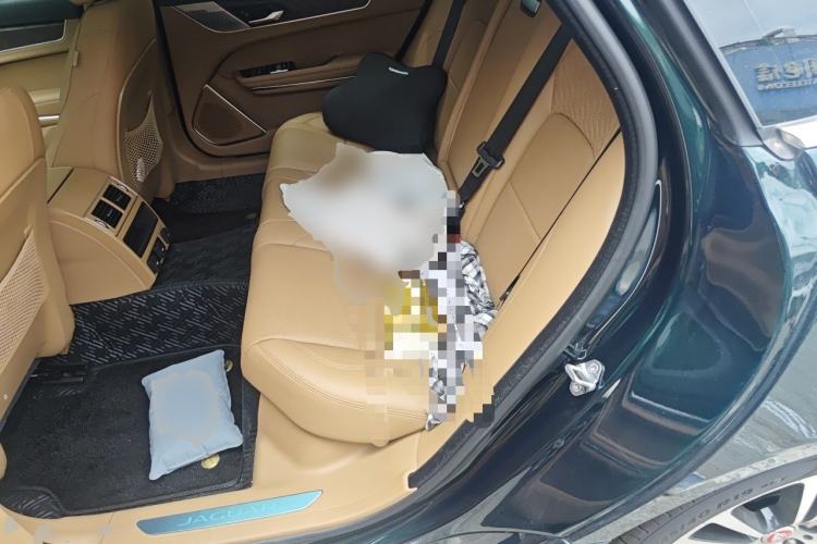 Used Jaguar XFL 2025 Model—2.0T P250, Two-Wheel Drive, Premium Luxury Edition Left Rear Seat