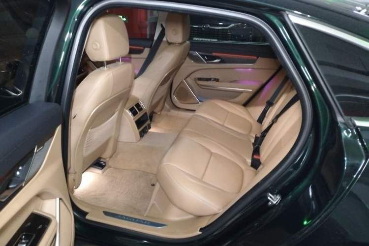 Used Jaguar XFL 2025 Model—2.0T P250, Two-Wheel Drive, Premium Luxury Edition Left Rear Seat