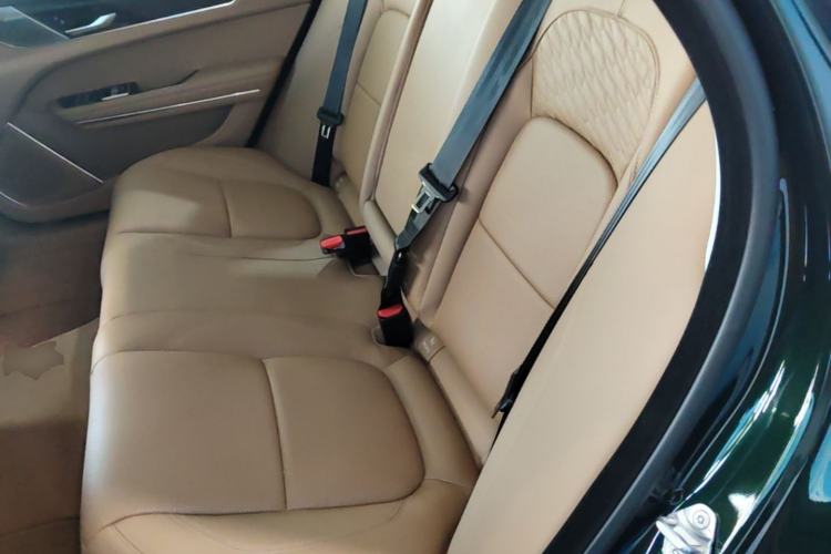 Used Jaguar XFL 2025 Model—2.0T P250, Two-Wheel Drive, Premium Luxury Edition Left Rear Seat