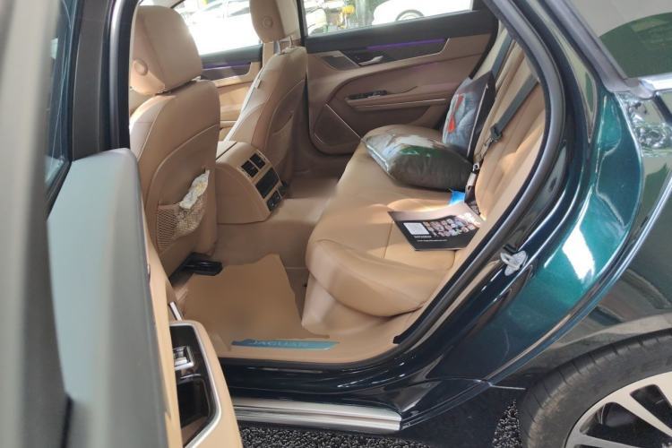 Used Jaguar XFL 2025 Model—2.0T P250, Two-Wheel Drive, Premium Luxury Edition Left Rear Seat