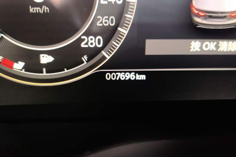 Used Jaguar XFL 2025 Model—2.0T P250, Two-Wheel Drive, Premium Luxury Edition Odometer Close Up