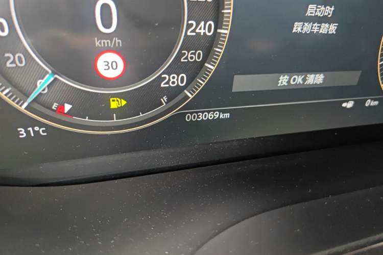 Used Jaguar XFL 2025 Model—2.0T P250, Two-Wheel Drive, Premium Luxury Edition Odometer Close Up