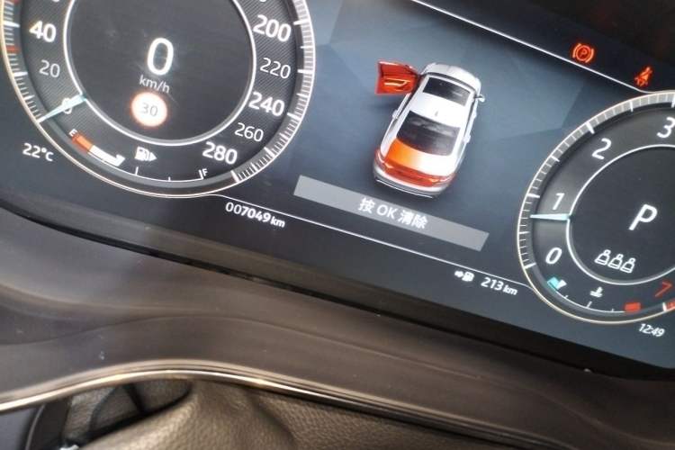 Used Jaguar XFL 2025 Model—2.0T P250, Two-Wheel Drive, Premium Luxury Edition Odometer Close Up