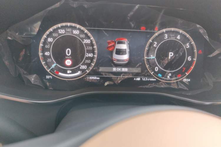 Used Jaguar XFL 2025 Model—2.0T P250, Two-Wheel Drive, Premium Luxury Edition Odometer Close Up