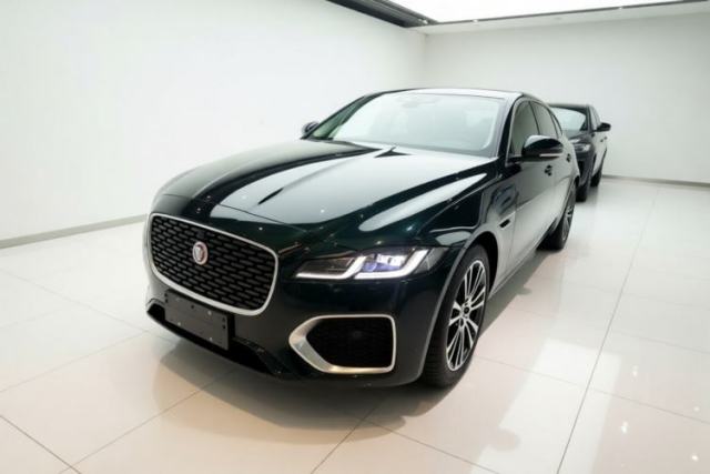 Used Jaguar XFL 2025 Model—2.0T P250, Two-Wheel Drive, Premium Luxury Edition