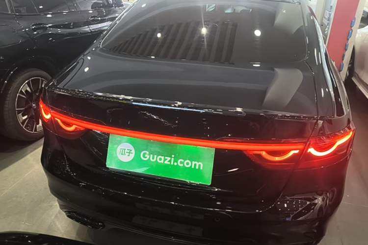 Used Jaguar XFL 2025 Model—2.0T P250, Two-Wheel Drive, Premium Luxury Edition Rear