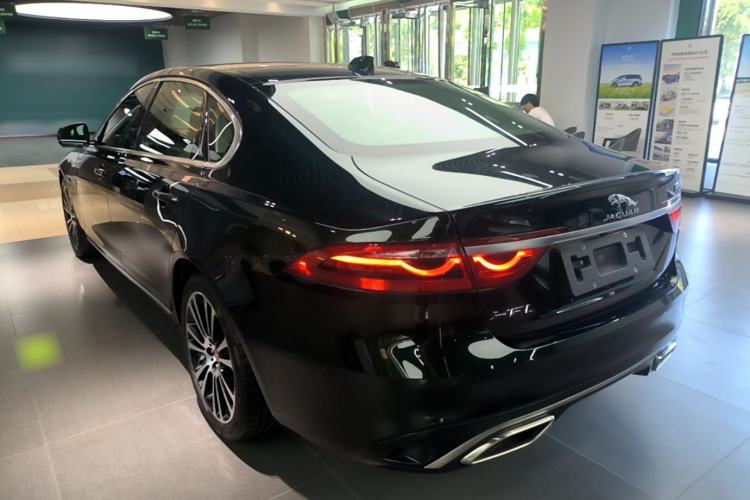 Used Jaguar XFL 2025 Model—2.0T P250, Two-Wheel Drive, Premium Luxury Edition Rear Left 45 Deg