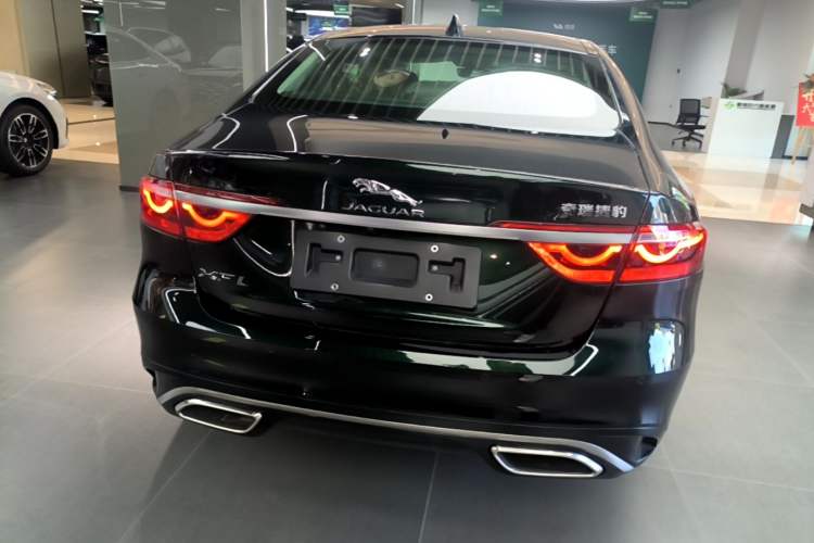 Used Jaguar XFL 2025 Model—2.0T P250, Two-Wheel Drive, Premium Luxury Edition Rear