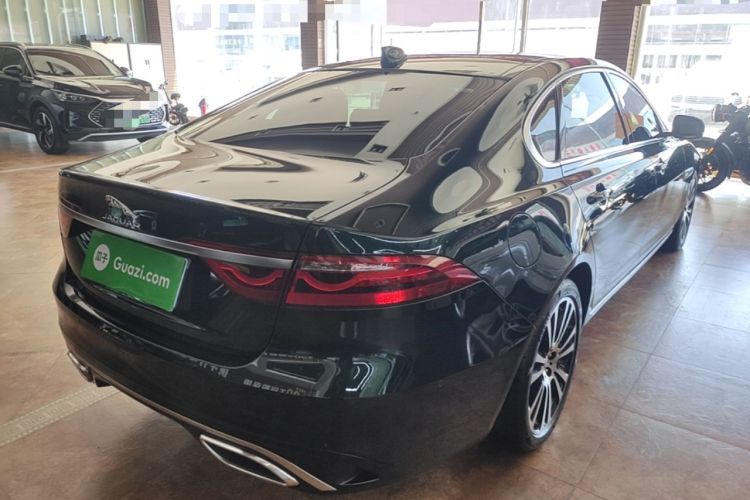 Used Jaguar XFL 2025 Model—2.0T P250, Two-Wheel Drive, Premium Luxury Edition Rear Right 45 Deg