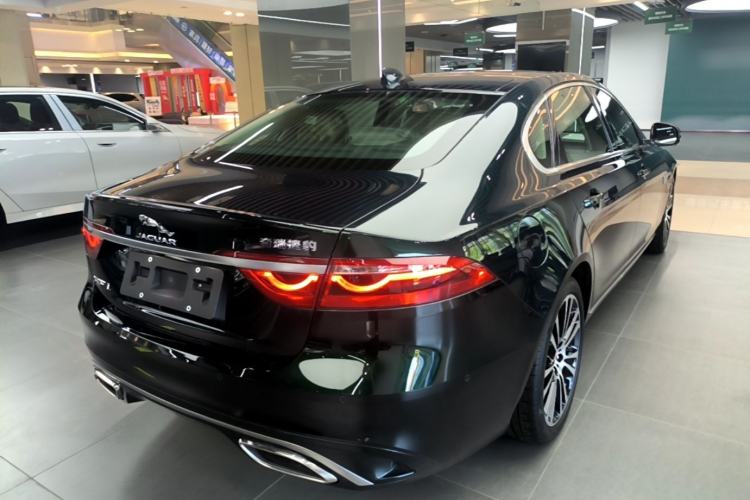 Used Jaguar XFL 2025 Model—2.0T P250, Two-Wheel Drive, Premium Luxury Edition Rear Right 45 Deg