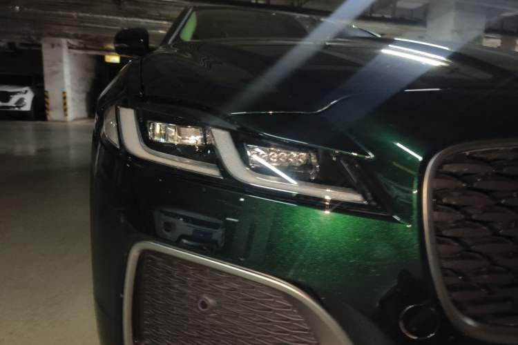 Used Jaguar XFL 2025 Model—2.0T P250, Two-Wheel Drive, Premium Luxury Edition Right Front Headlight