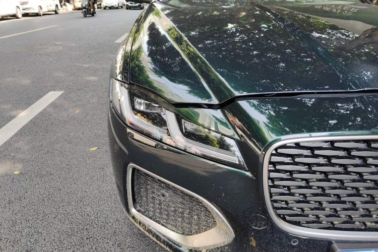 Used Jaguar XFL 2025 Model—2.0T P250, Two-Wheel Drive, Premium Luxury Edition Right Front Headlight