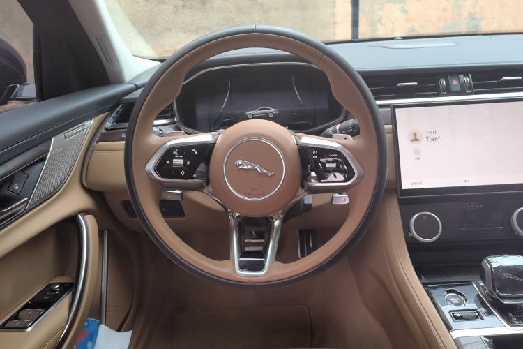 Used Jaguar XFL 2025 Model—2.0T P250, Two-Wheel Drive, Premium Luxury Edition Steering Wheel