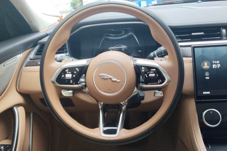 Used Jaguar XFL 2025 Model—2.0T P250, Two-Wheel Drive, Premium Luxury Edition Steering Wheel