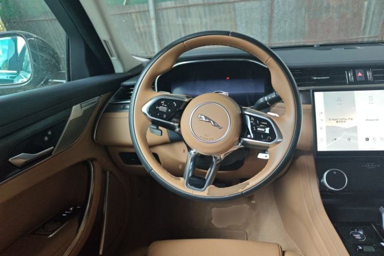 Used Jaguar XFL 2025 Model—2.0T P250, Two-Wheel Drive, Premium Luxury Edition Steering Wheel