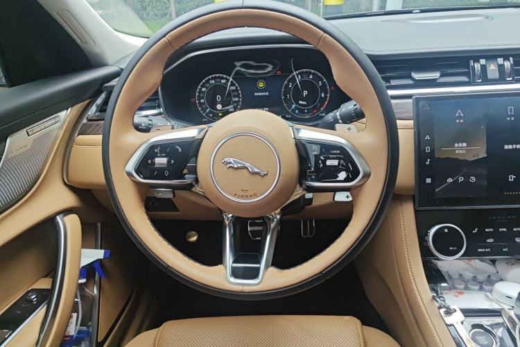 Used Jaguar XFL 2025 Model—2.0T P250, Two-Wheel Drive, Premium Luxury Edition Steering Wheel