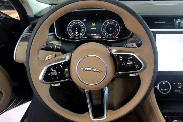 Used Jaguar XFL 2025 Model—2.0T P250, Two-Wheel Drive, Premium Luxury Edition Steering Wheel