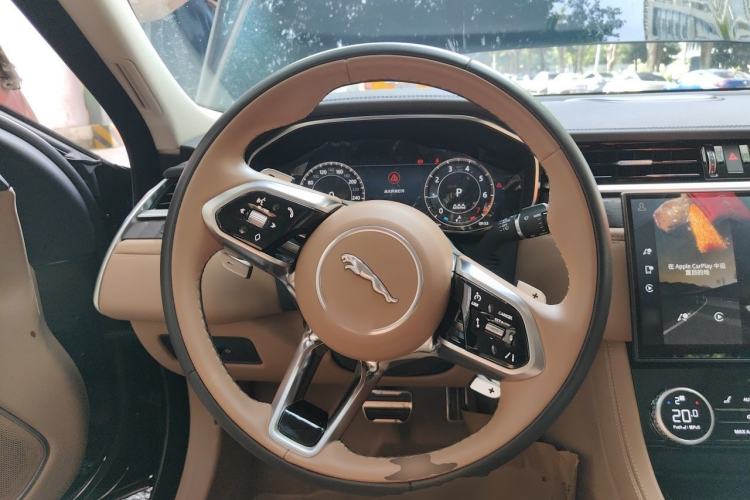 Used Jaguar XFL 2025 Model—2.0T P250, Two-Wheel Drive, Premium Luxury Edition Steering Wheel