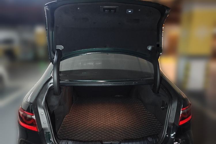 Used Jaguar XFL 2025 Model—2.0T P250, Two-Wheel Drive, Premium Luxury Edition Trunk