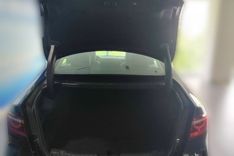 Used Jaguar XFL 2025 Model—2.0T P250, Two-Wheel Drive, Premium Luxury Edition Trunk