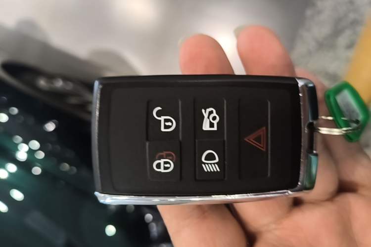 Used Jaguar XFL 2025 Model—2.0T P250, Two-Wheel Drive, Premium Luxury Edition Vehicle Key