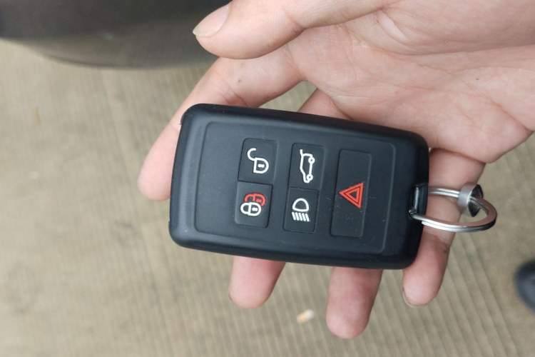 Used Jaguar XFL 2025 Model—2.0T P250, Two-Wheel Drive, Premium Luxury Edition Vehicle Key