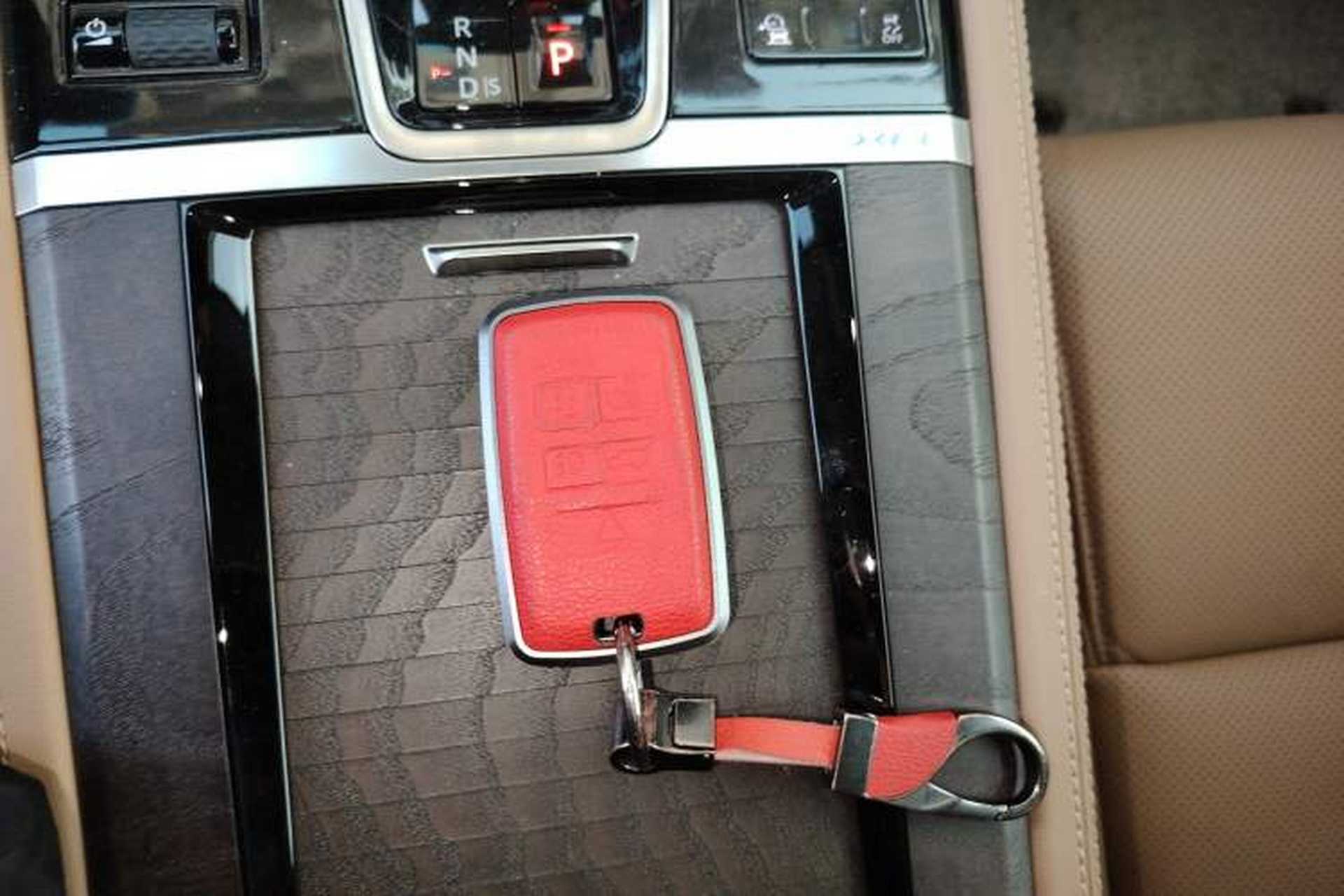 Used Jaguar XFL 2025 Model—2.0T P250, Two-Wheel Drive, Premium Luxury Edition Vehicle Key