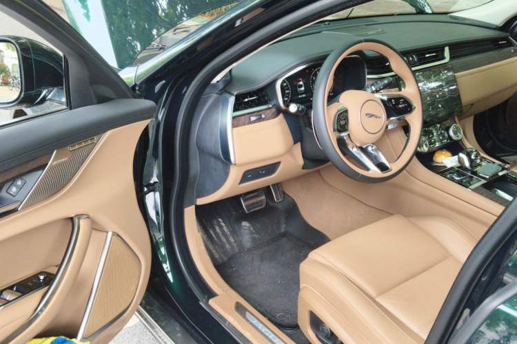 Used Jaguar XFL 2025 Model—2.0T P250, Two-Wheel Drive, Premium Luxury Edition Driver Seat
