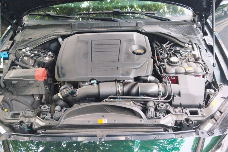 Used Jaguar XFL 2025 Model—2.0T P250, Two-Wheel Drive, Premium Luxury Edition Engine Bay