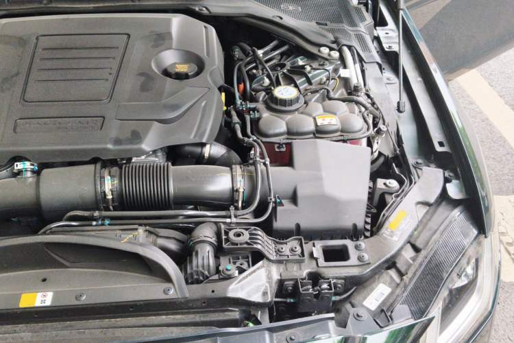 Used Jaguar XFL 2025 Model—2.0T P250, Two-Wheel Drive, Premium Luxury Edition Engine Bay Left