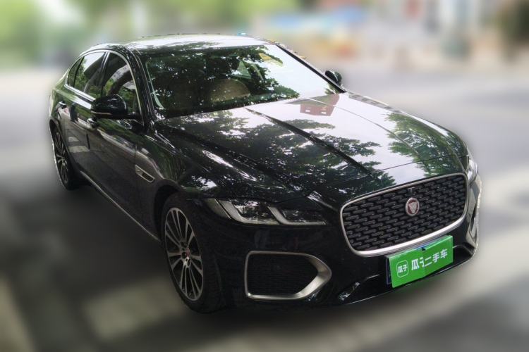 Used Jaguar XFL 2025 Model—2.0T P250, Two-Wheel Drive, Premium Luxury Edition Front Right 45 Deg