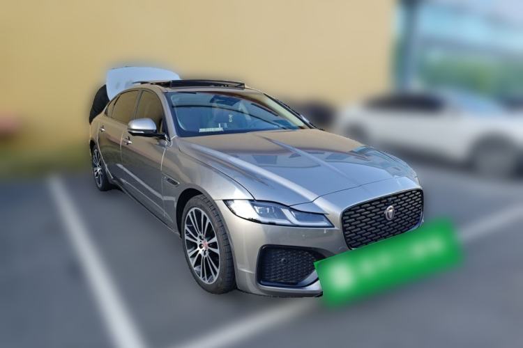 Used Jaguar XFL 2025 Model—2.0T P250, Two-Wheel Drive, Premium Luxury Edition Front Right 45 Deg