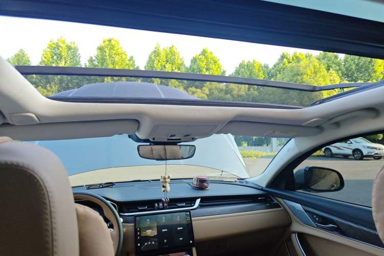 Used Jaguar XFL 2025 Model—2.0T P250, Two-Wheel Drive, Premium Luxury Edition Headliner