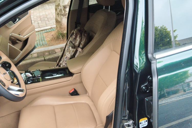Used Jaguar XFL 2025 Model—2.0T P250, Two-Wheel Drive, Premium Luxury Edition Left Front Seat