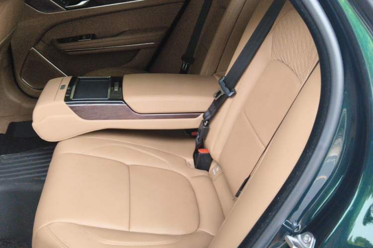 Used Jaguar XFL 2025 Model—2.0T P250, Two-Wheel Drive, Premium Luxury Edition Left Rear Seat
