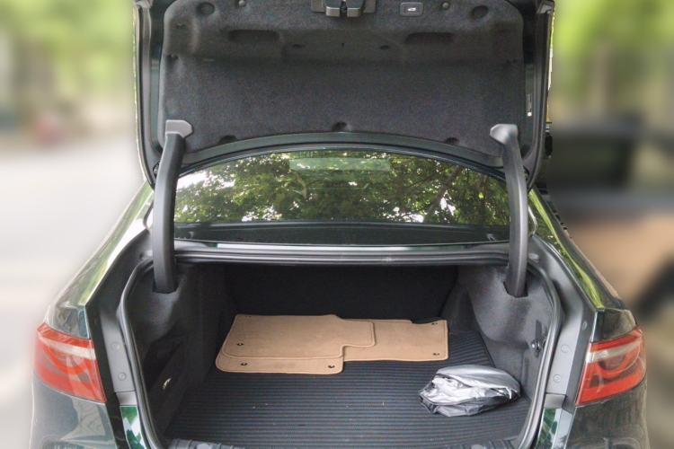 Used Jaguar XFL 2025 Model—2.0T P250, Two-Wheel Drive, Premium Luxury Edition Trunk