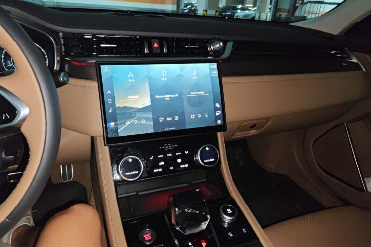 Used Jaguar XFL 2025 Model—2.0T P250, Two-Wheel Drive, Premium Luxury Edition Audio And AC Panel