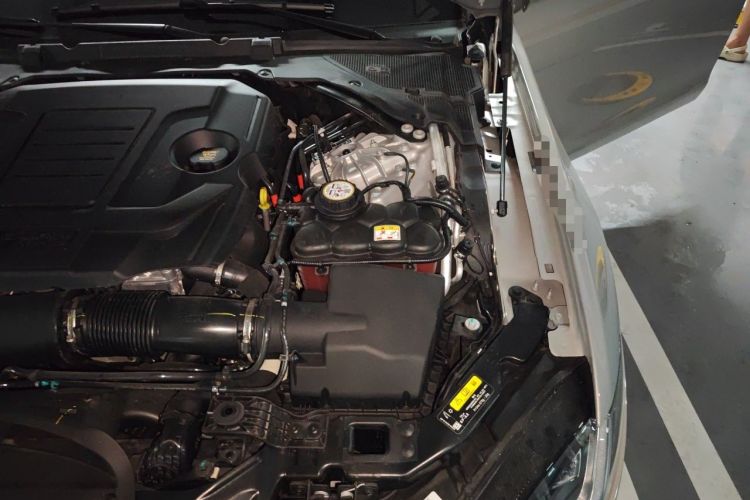 Used Jaguar XFL 2025 Model—2.0T P250, Two-Wheel Drive, Premium Luxury Edition Engine Bay Left