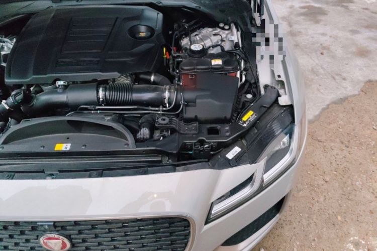 Used Jaguar XFL 2025 Model—2.0T P250, Two-Wheel Drive, Premium Luxury Edition Engine Bay Left
