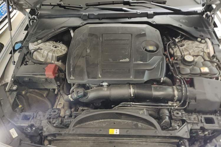 Used Jaguar XFL 2025 Model—2.0T P250, Two-Wheel Drive, Premium Luxury Edition Engine Bay