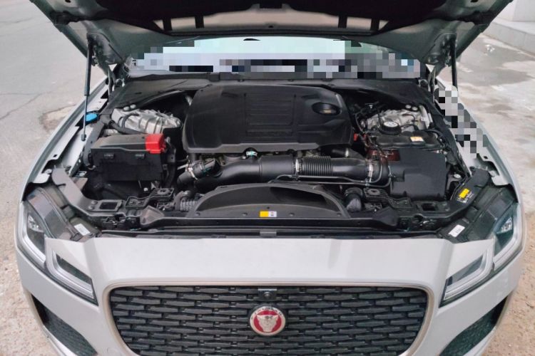 Used Jaguar XFL 2025 Model—2.0T P250, Two-Wheel Drive, Premium Luxury Edition Engine Bay