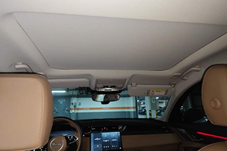 Used Jaguar XFL 2025 Model—2.0T P250, Two-Wheel Drive, Premium Luxury Edition Headliner