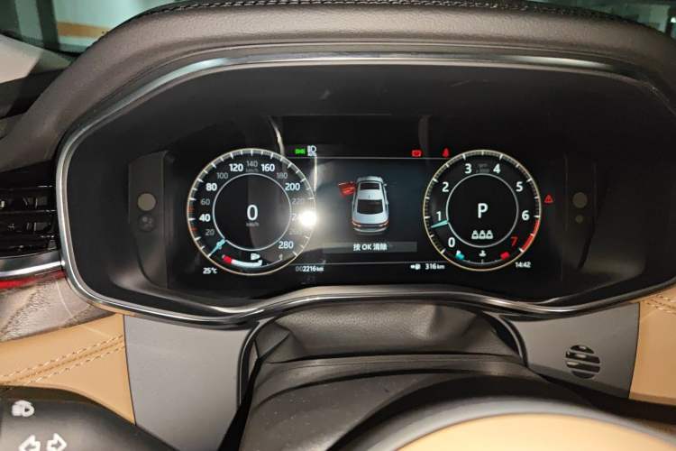 Used Jaguar XFL 2025 Model—2.0T P250, Two-Wheel Drive, Premium Luxury Edition Instrument Cluster