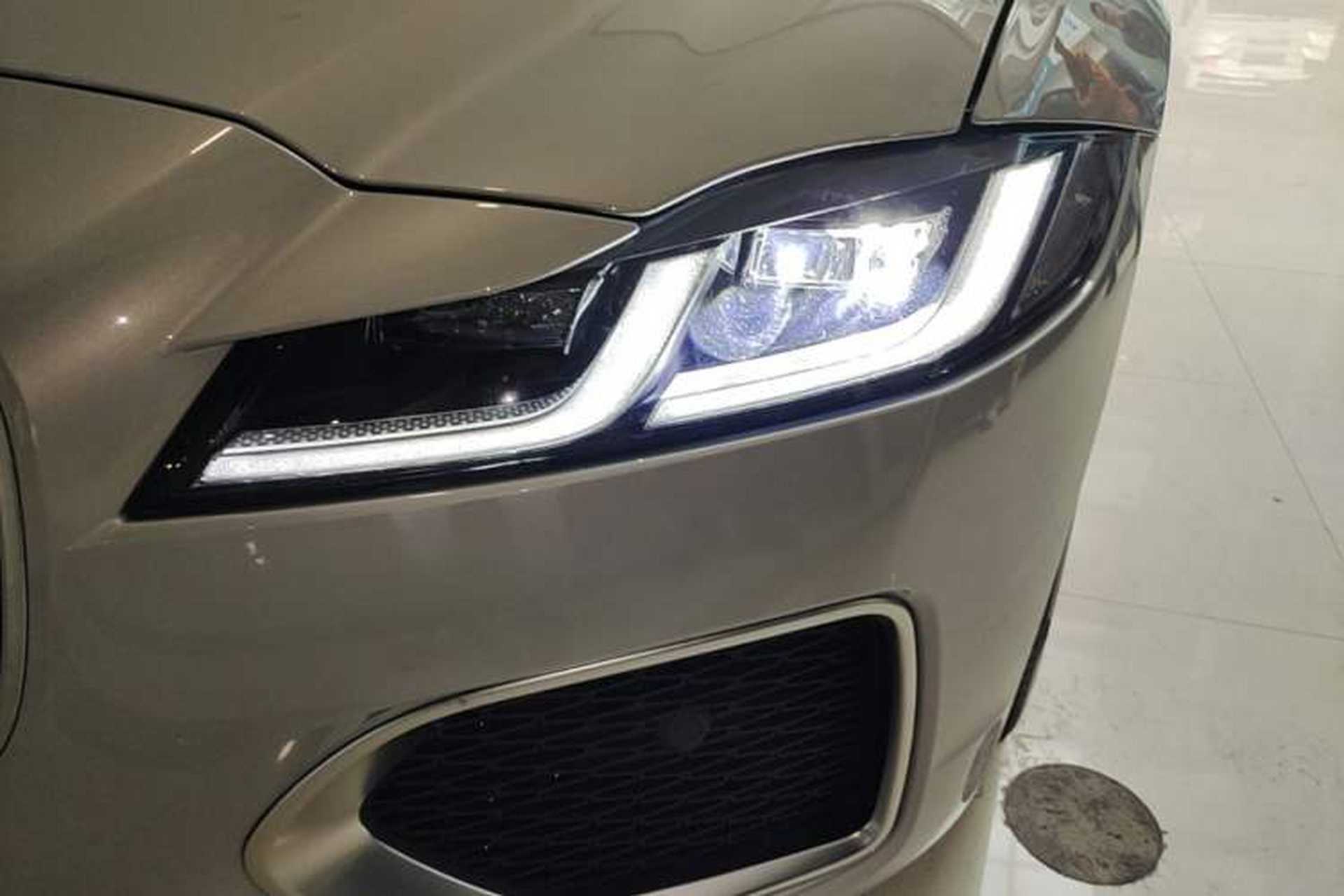 Used Jaguar XFL 2025 Model—2.0T P250, Two-Wheel Drive, Premium Luxury Edition Left Front Headlight