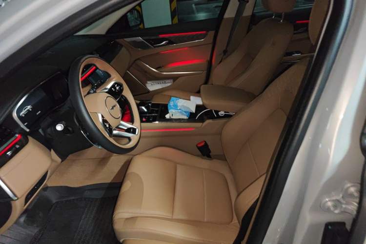 Used Jaguar XFL 2025 Model—2.0T P250, Two-Wheel Drive, Premium Luxury Edition Left Front Seat
