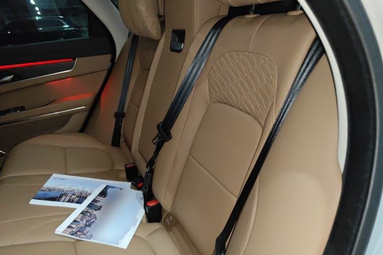Used Jaguar XFL 2025 Model—2.0T P250, Two-Wheel Drive, Premium Luxury Edition Left Rear Seat